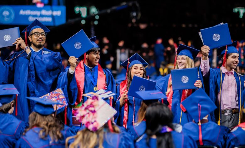 Does a college degree make you happier? Does a college degree make you happier?